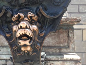 One of the lion heads outside of the Resident building at Odeonsplatz in München.