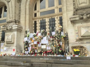 Hôtel de Ville after the attacks. 